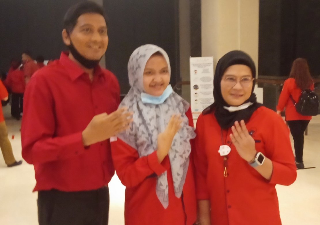 Iwak wader iwak sepat, aja keder pilih nomer papat... Nina - Lucky untuk Indramayu Bermartabat