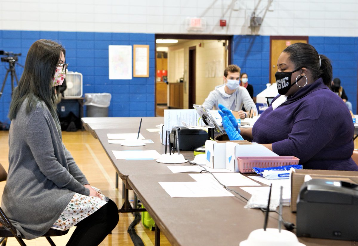 VoteMpls's tweet photo. Today wouldn't be possible without the support of our very own 2,400+ awe-inspiring election judges who are serving YOU, our Minneapolis voters. If you can, give them an elbow high-five when you're out at your polling place today 🎉 https://t.co/a74147WMxf
