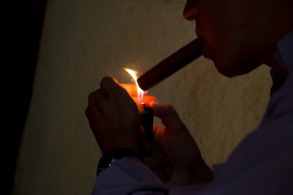 SikereiH's tweet photo. Ligthing the day! โจ
Always in Galiano 121, the Headquarter of @SikereiH Premium Humidors
#Cuba #cigarlifestyle #topcigars #humidorlife #Connoisseur #cigarssommelier #Cigarcollector #premiumcigar #cigarlovers #sigari #zigarren #customized #exclusiveli #handmadehumidor #unique https://t.co/ymf1iQslGg