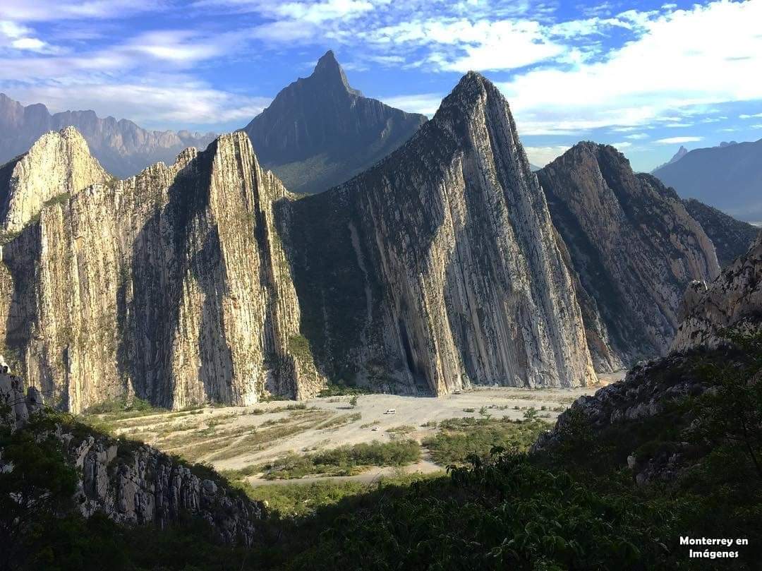 nelvaldez's tweet photo. La majestuosa Huasteca de #Monterrey, una maravilla natural en la ciudad 😍😍 https://t.co/A6TO4mJLWO