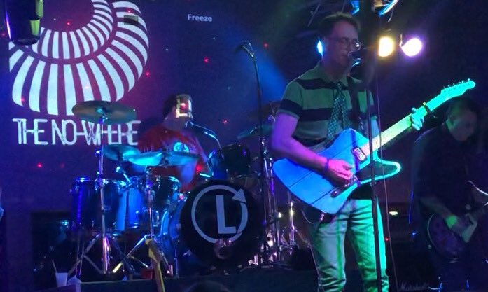 mcmurdomurphy's tweet photo. Great 1st No-Where Jets show at Mavericks Bar in #arlingtontx 10/30/2020 #thenowherejets #powerpop #mcmurdomurphy #novacraigreeves #screw_that_jetff_guy #randylcookdrums #elmojonesproductions #halloween2020 https://t.co/LwyvWaNsjJ
