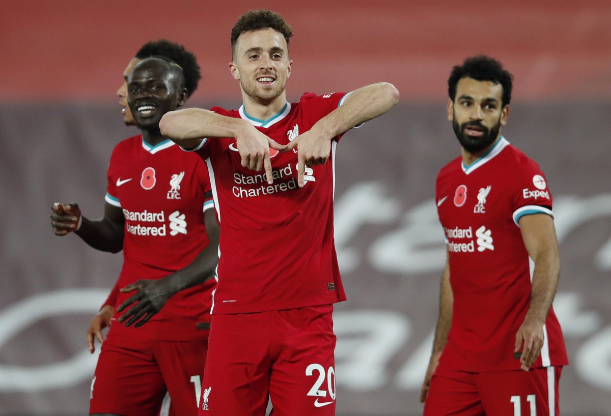 Sporf's tweet photo. 🎩 @DiogoJota18 gets his hat-trick.

🔥 His last 4 @LFC games:

⚽️ vs. @SheffieldUnited 
⚽️ vs. @FCMidtjylland
⚽️ vs. @WestHam
⚽️⚽️⚽️ vs. @Atalanta_BC 

💰 £40m is looking like a bargain. https://t.co/Vm0fj9CCwG