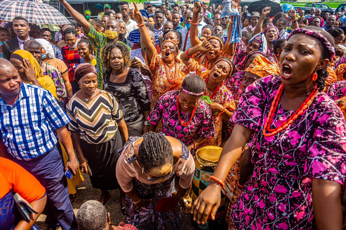 ShemariahMedia's tweet image. The Ogun State Civil Service workers visits the Ogun State Governor, @dabiodunMFR to show sincere appreciation for the New Minimum Wage that the State Government recently implemented with the October salaries. #BuildingOurFutureTogether #ogunstate #ogunupdate
