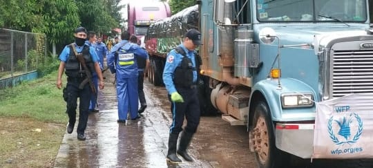 Policía Nacional en conferencia de prensa informa el trabajo policíal en lugares afectados por Huracan Eta.

#JuntoAlaComunidad