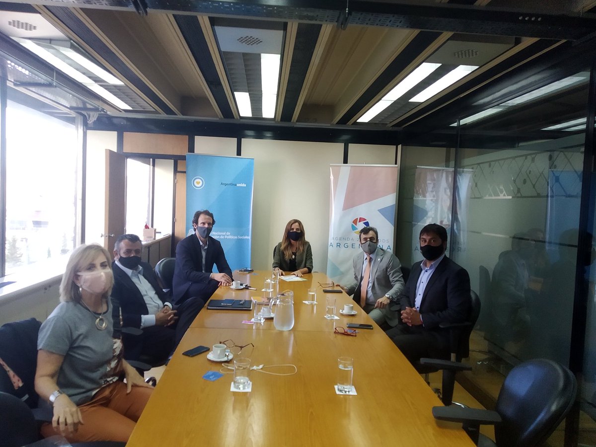 Esta tarde se llevó a cabo la firma de un Convenio Marco de Cooperación entre <a href="/UIPBA/">UIPBA</a> y el #CNCPS. En el mismo ambas partes se comprometen a trabajar articuladamente para la plena implementación de la #Agenda2030.

#ArgentinaUnida