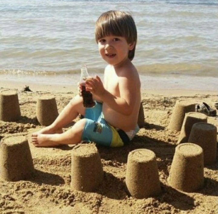 jurajKucka61ts's tweet photo. O kadar büyük bir umutla bekledi ki herkes seni. gerçekten herkes inanmıştı ama olmadı karanlıkta kaldın çok üzgünüm ışıklar içinde uyu.güzel çocuk melek oldu #barankarael 😔 https://t.co/sXjfQ8GV19