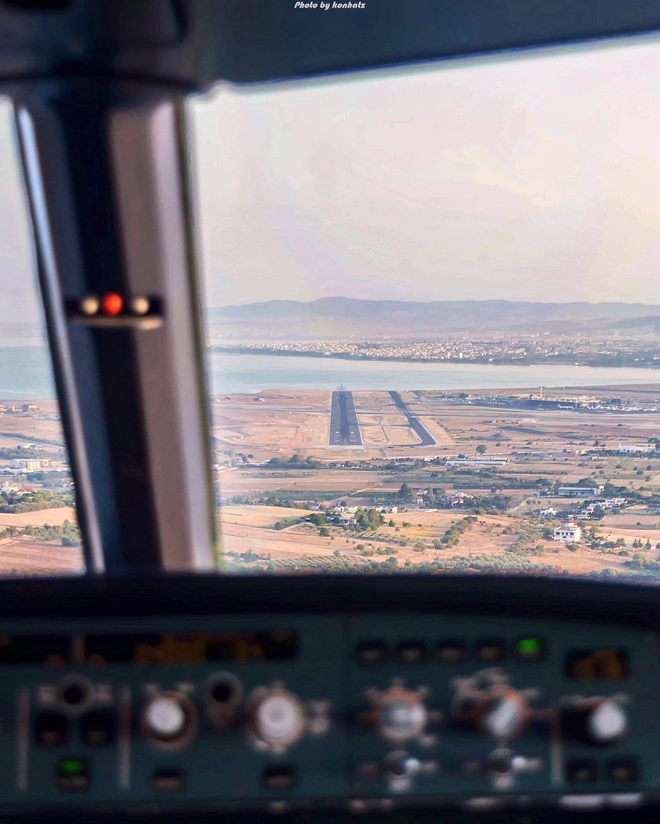 athspotter's tweet photo. On finals for RWY 34 in LGTS!😎
-
@Airbus 
#airbus #airbuslover #a320 #cockpit #aircraft #SKG #LGTS #airplane #airport #aviation #runway #insidethecockpit #avgeek #cockpitview #flightdeck #ramp #jumpseat #Makedonia #Thessaloniki #salonika https://t.co/h8WKqSOzvA