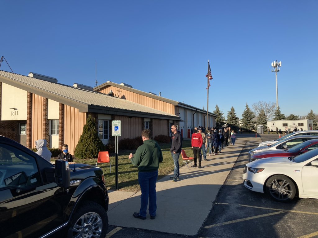 KAnderson_BCVB's tweet image. Voter line outside @BellevueWI Community Center. Voters tell us they waited about an hour so far. Election officials are only allowing a certain number of voters in at a time to social distance. #Election2020 #yourvoiceyourvote @WBAY