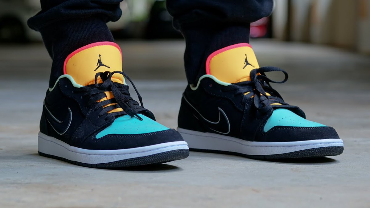 TheClosetInc's tweet photo. 🚨UNCLAIMED PAIRS 🚨

Jordan 1 Low (GS) "Aurora Green" FCFS DM purchase raffle.  

To qualify: 
1. Be following @TheClosetInc 
2. Retweet 
3. Tag 3 friends 
4.  DM your email &amp; GS size https://t.co/vTAEx2OUu7