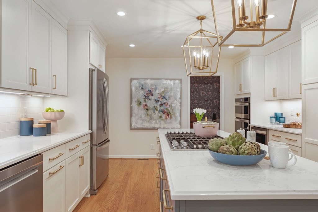 LoveItorListIt's tweet photo. Did you catch this beautiful kitchen renovation in last night's episode? Information on where to find these amazing products for yourself is at the link. #transformtiontuesday #loveitorlistit
.
.
https://t.co/wVt8KoAeYF https://t.co/jPEX9t8pIy