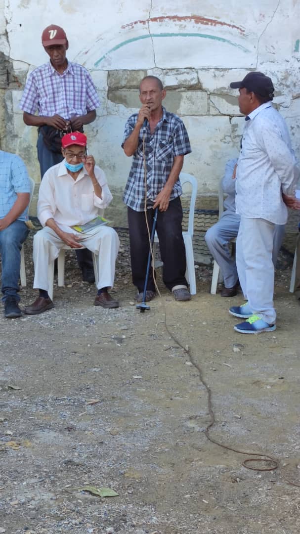 claudioefermin's tweet photo. Desde Los Luises y Barrio Lindo, en la parroquia Unión de #Barquisimeto, con los testigos de mesas de Soluciones para Venezuela. Organizando desde las bases la alternativa de esperanza y de cambio para bien #AquíEstáLaSolución https://t.co/bb98LaMb1b