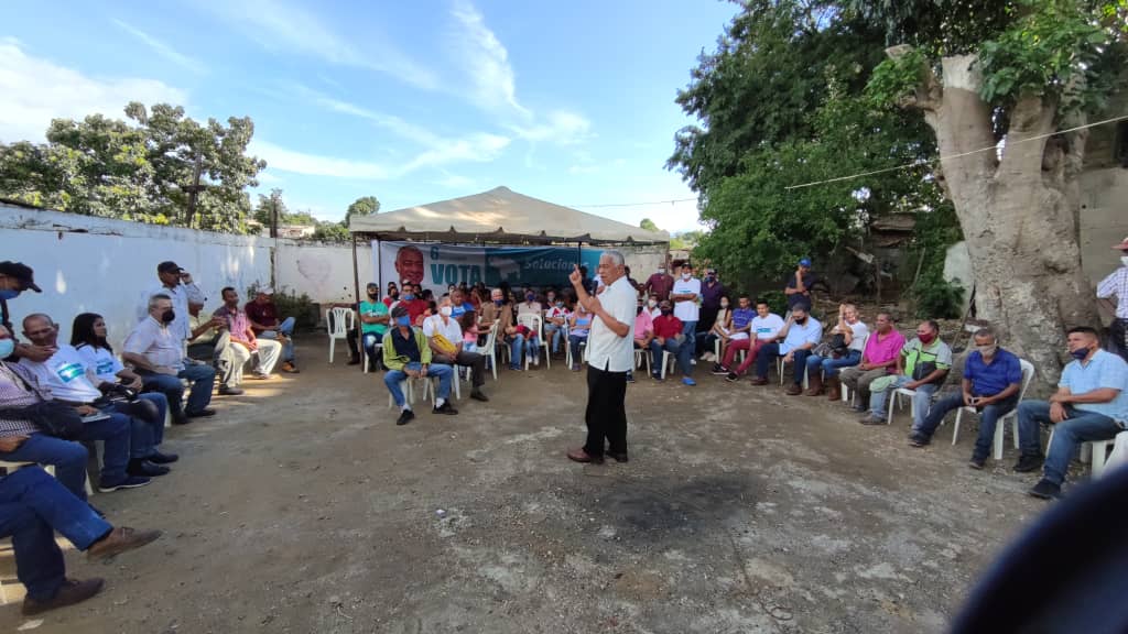 claudioefermin's tweet photo. Desde Los Luises y Barrio Lindo, en la parroquia Unión de #Barquisimeto, con los testigos de mesas de Soluciones para Venezuela. Organizando desde las bases la alternativa de esperanza y de cambio para bien #AquíEstáLaSolución https://t.co/bb98LaMb1b
