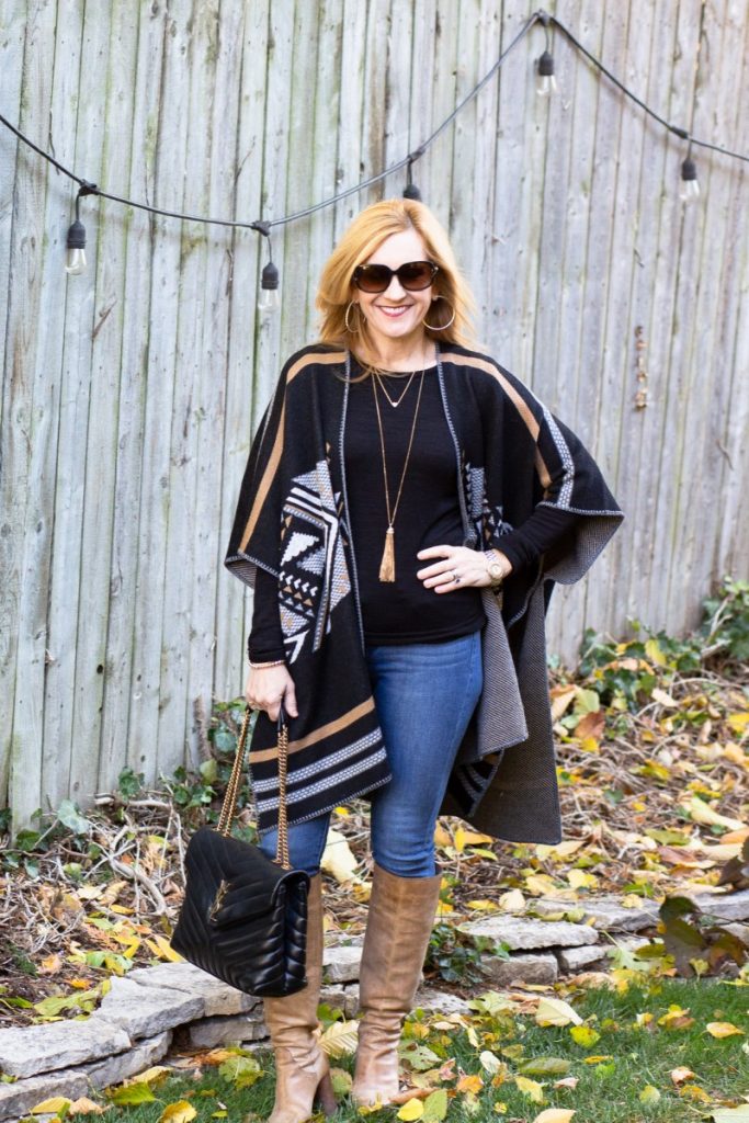 Kathrine00021's tweet photo. This western style wrap keeps me cozy and chic all season. #fallwrap #ponchosweater #westernstyle #fallfashion https://t.co/6BSmimr3TO https://t.co/kkfGgI6pfR