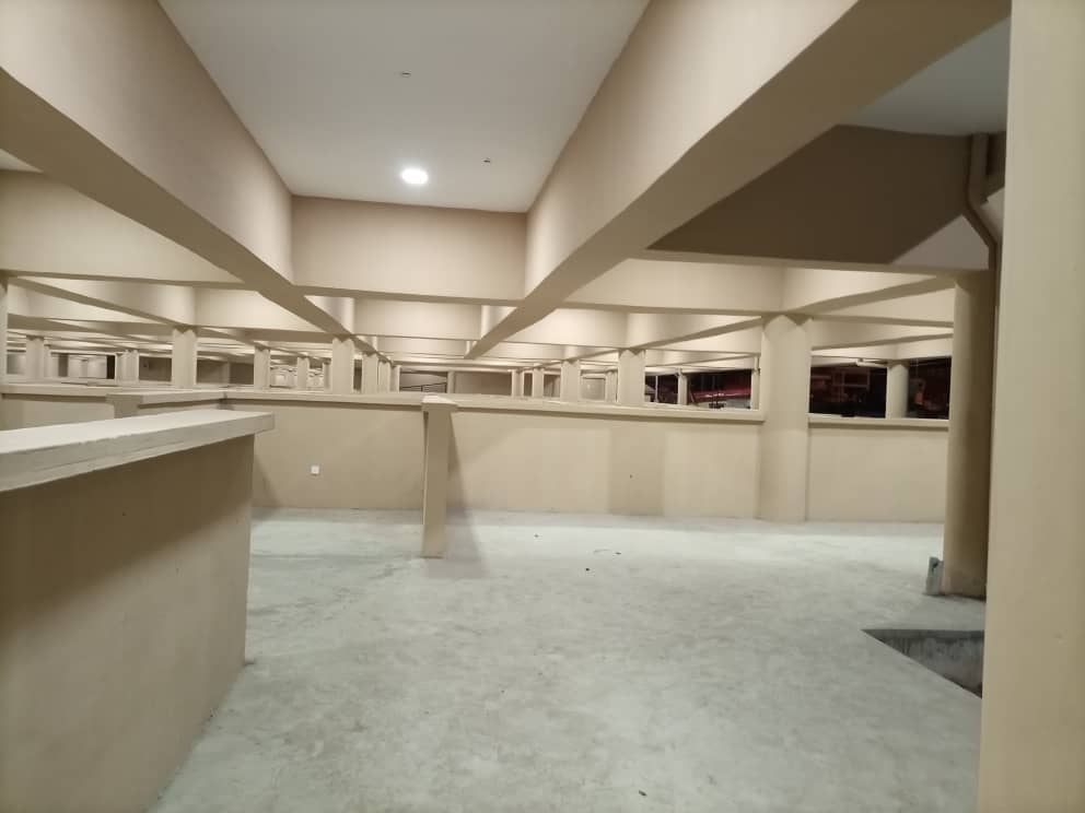 tosinsammy_s's tweet photo. #ProudlyEkiti

FACILITIES IN THE NEWLY BUILT CENTRAL  MARKET, ADO #EKITI.

▪︎234 Open Shops,
 
▪︎738 Lockup Shops,

▪︎2 Restaurants,

▪︎2 Banking Halls,

▪︎2 Warehouses,

▪︎ Police post,

▪︎ Fire Station
 
▪︎ Clinic.

#JKF2At2 #JKFatworks @bisiafayemi @APCNigeria https://t.co/1yXy8QffIw