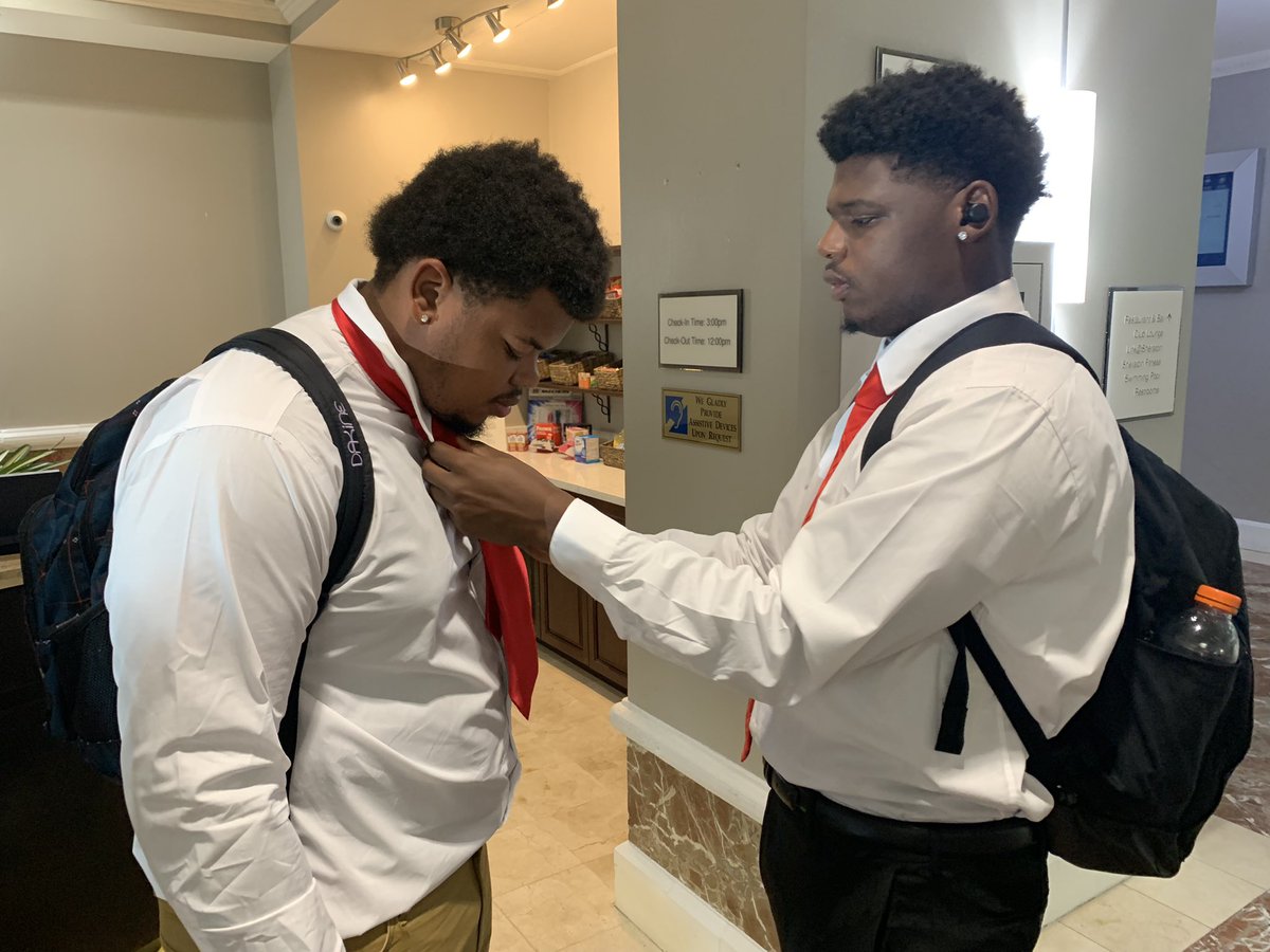 APACoachLeo's tweet photo. The opportunity to coach, mentor guide &amp; lead. We are brothers, fathers &amp; more importantly we are role models to our next generation of young scholars. These young men have experienced challenges that have allowed them to grow, trust &amp; learn themselves. We are APA #APAFAMILY https://t.co/tngMruwdZb