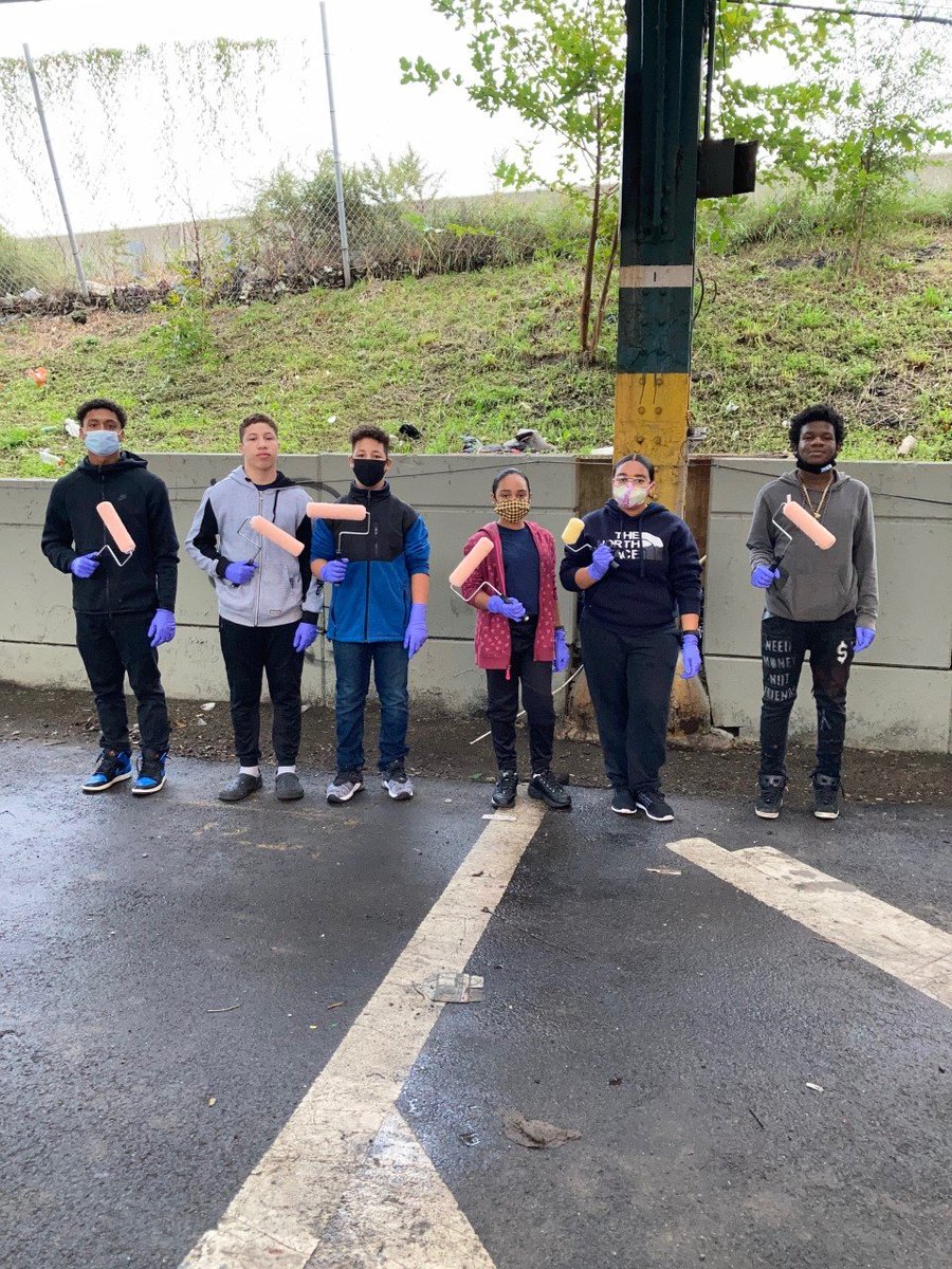 41PctExplorers's tweet photo. Our Explorers got the opportunity to help their community last week by covering up unwanted graffiti off our streets! @NYPDCommAffairs @NYPD41Pct https://t.co/RzO2kl1d1f