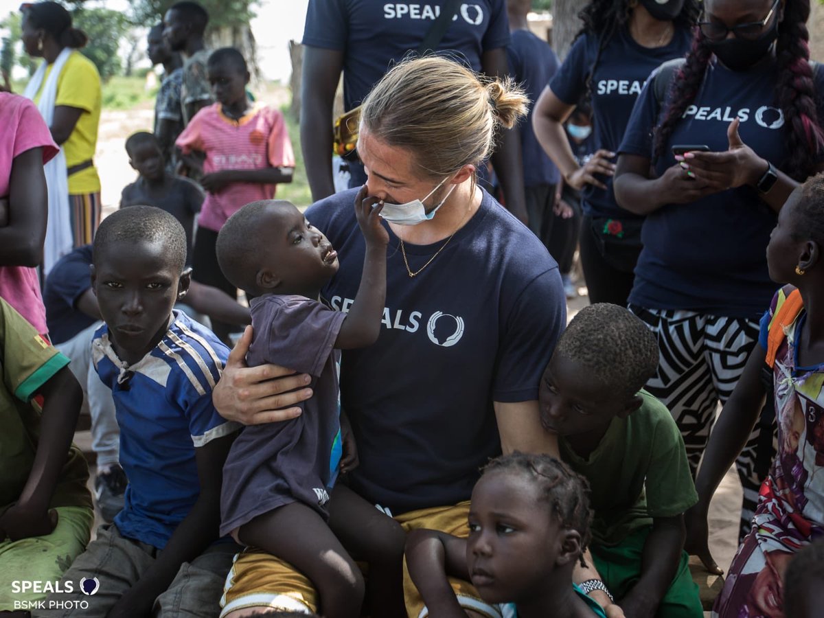 DylanThiry_'s tweet image. J’ai compris une chose essentielle et primordiale :
C’est qu’il faut agir tout de suite et aujourd’hui.
Ne rien reporter.
Ils n’ont pas besoin de nous demain, ils avaient besoin de nous hier. Donc avec l’Assocation Speals nous préparons déjà notre prochain aide humanitaire.