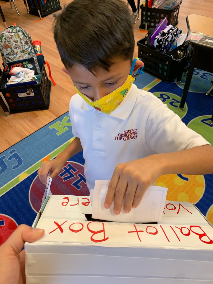 SGGCS_Bluffton's tweet photo. Kindergarten has been learning about electing a president and keeping our vote private. They held a mock election in class today, with one absentee voter casting a ballot, and voted for their favorite snack and their favorite cookies! Popcorn and Chocolate Chip Cookies won! https://t.co/Sk5er3c38K