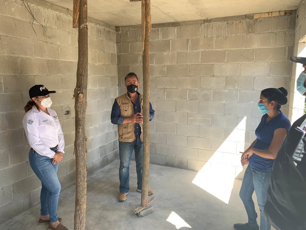 salvadorreynosa's tweet photo. Desde #Cosala con la Presidenta Griselda Quintero supervisamos avances del programa de Vivienda en la Sindicatura de Ilama acciones que iniciamos con el Gobierno de @QuirinoOC @Sedesusinaloa1 @CGandarillaG @RicardoMadridP https://t.co/9DfWKsR7YT