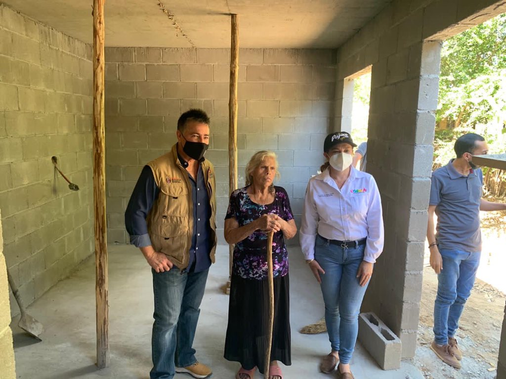 salvadorreynosa's tweet photo. Desde #Cosala con la Presidenta Griselda Quintero supervisamos avances del programa de Vivienda en la Sindicatura de Ilama acciones que iniciamos con el Gobierno de @QuirinoOC @Sedesusinaloa1 @CGandarillaG @RicardoMadridP https://t.co/9DfWKsR7YT