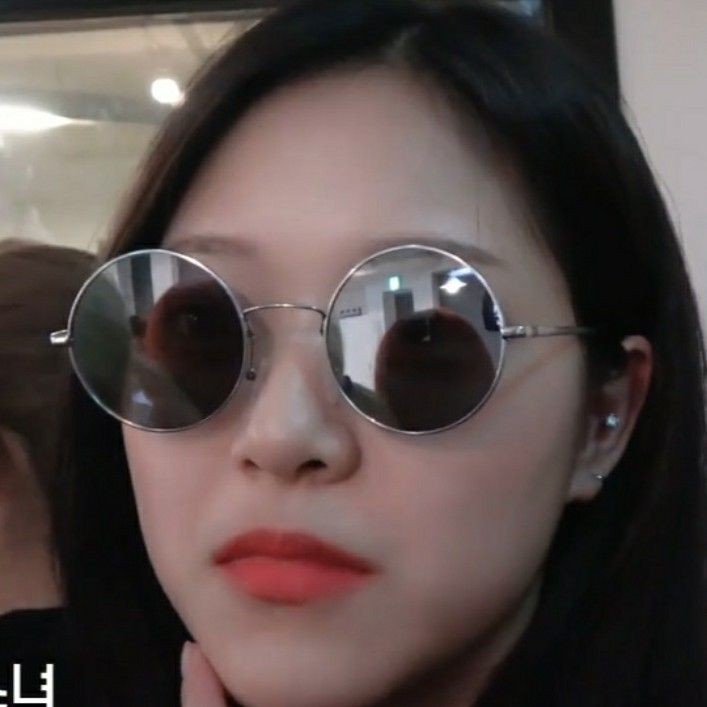 ❛ aclaraciones:—iré actualizando cuando me encuentre libre o cuando encuentre fotitos lindas de hyunjin siendo un gatito. ♡—es el primer hilo que hago, si hay algo mal me pueden decir.—por favor den fav y rt, soy una cuenta pequeña, me ayudaría mucho.—hyunjin los ama. ♡