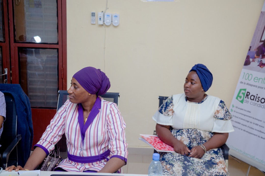 ConstruireLe's tweet photo. Formations thématiques pour renforcer les capacités des bénéficiaires du programme Construire le Mali à Teteliso ce mardi 03 novembre 2020.
La formation animée par Mme Mariam Inna Kanouté avait pour thème " Développement personnel ".
#construirelemali #diasporamalienne https://t.co/0F4KKqSG1I
