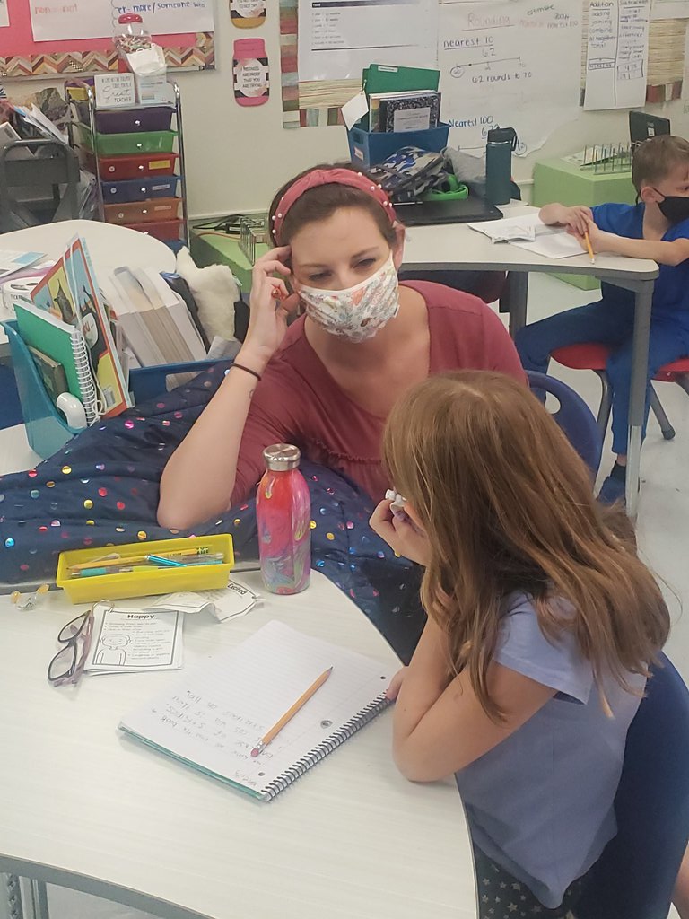 hope_mccracken's tweet photo. Growing writers through conferences at Miller Heights Elementary! @BeltonISD #EACHandEVERYstudent #BISDwrites #WeAreOneBISD https://t.co/RoudsX9BOE