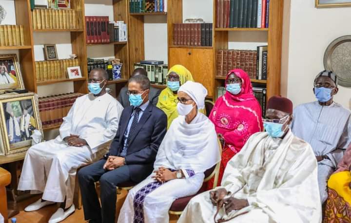 GIRepublicain's tweet photo. L'université de Thies portera le nom du Pr Iba Der THIAM. Décision prise par @Macky_Sall qui a présenté les condoléances de la nation à la famille de l'illustre disparu. Le projet d'écriture de l'histoire générale du Sénégal va également se poursuivre à hauteur de 150 millions. https://t.co/07V69ZdSFY