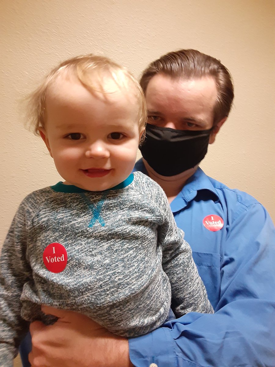 MnShawna's tweet photo. Avery says, "Vote for Mama!" #2020Elections #Elections2020 #shawna4mn #shawnaforminnesotastatesenate https://t.co/3WFUzumET8