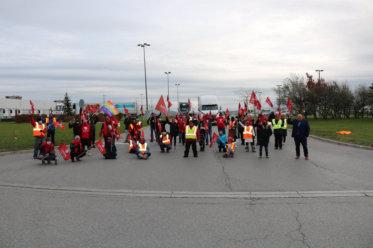 UniforTheUnion's tweet photo. To support workers at Dominion stores owned by Loblaw Companies Limited, Unifor has launched 2 secondary pickets @loblawco distribution centres in Moncton, NB and Ajax, ON. https://t.co/TyuTdwBm2a https://t.co/vN614WXAAw