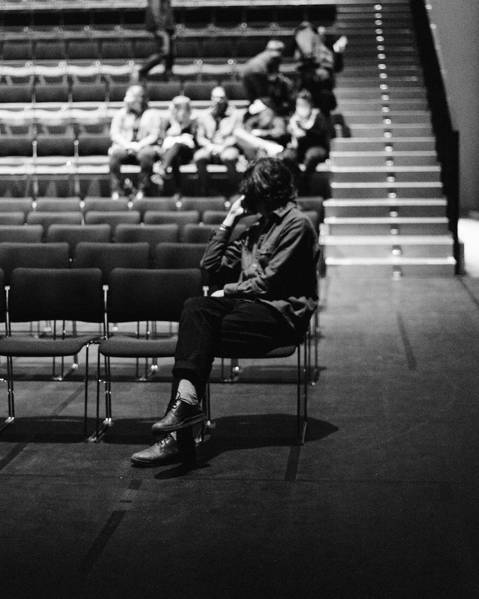 phildittrich_'s tweet photo. I enjoy these small and silent moments the most.
I'm glad that I have captured @andrewpekler waiting for his audience at @HELLERAU and he played a great performance.
#Documentary #documentaryphotography #photography #artistportrait #davefestival #dresden https://t.co/NDiwMPHeOt