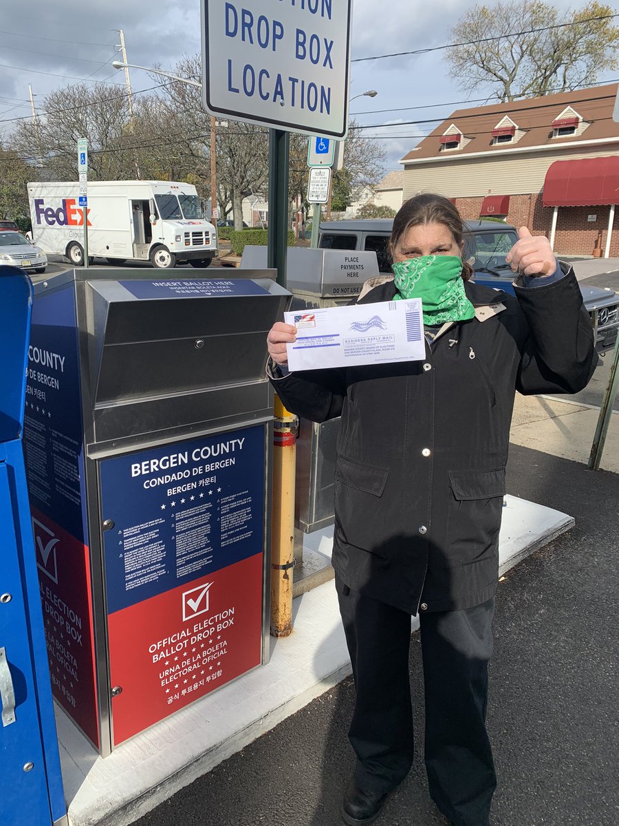 Green4Hawthorne's tweet photo. The best part about running is seeing my mom excited. Today she was happy to vote for honest people Hawkins/Walker for President/VP &amp; Hoffman for US Senate! Mom didn’t have to write me in &amp; is now a Green! 💚✅🗳 #HawkinsWalker #HoffmanForSenate #FairLawn #BergenGreens #VoteGreen https://t.co/xVEkTK4ykZ