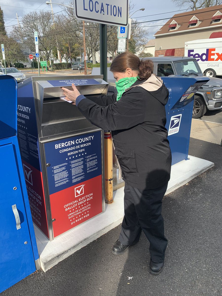 Green4Hawthorne's tweet photo. The best part about running is seeing my mom excited. Today she was happy to vote for honest people Hawkins/Walker for President/VP &amp; Hoffman for US Senate! Mom didn’t have to write me in &amp; is now a Green! 💚✅🗳 #HawkinsWalker #HoffmanForSenate #FairLawn #BergenGreens #VoteGreen https://t.co/xVEkTK4ykZ