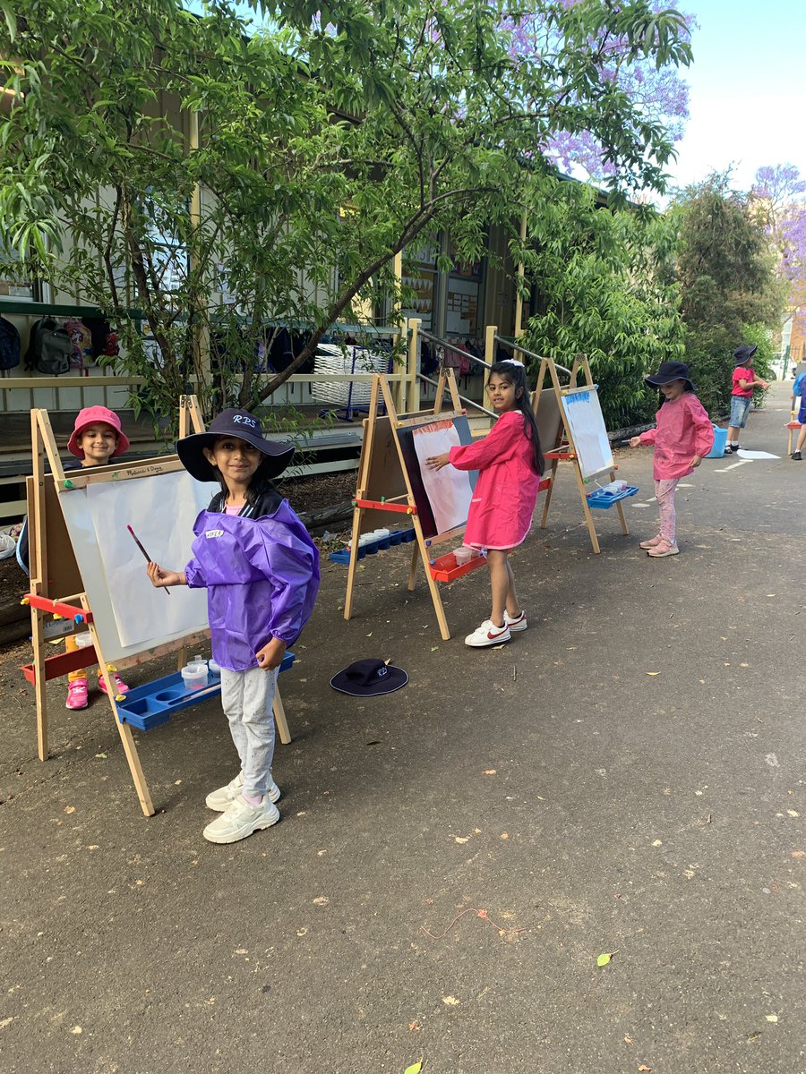 Kindergarten has started this morning in the best way possible - with outside play and learning! Happy Outdoor Classroom Day! 🌈 <a href="/rosehillps/">Rosehill PS</a> <a href="/KindersRosehill/">Rosehill Kinders</a> #OutdoorClassroomDay