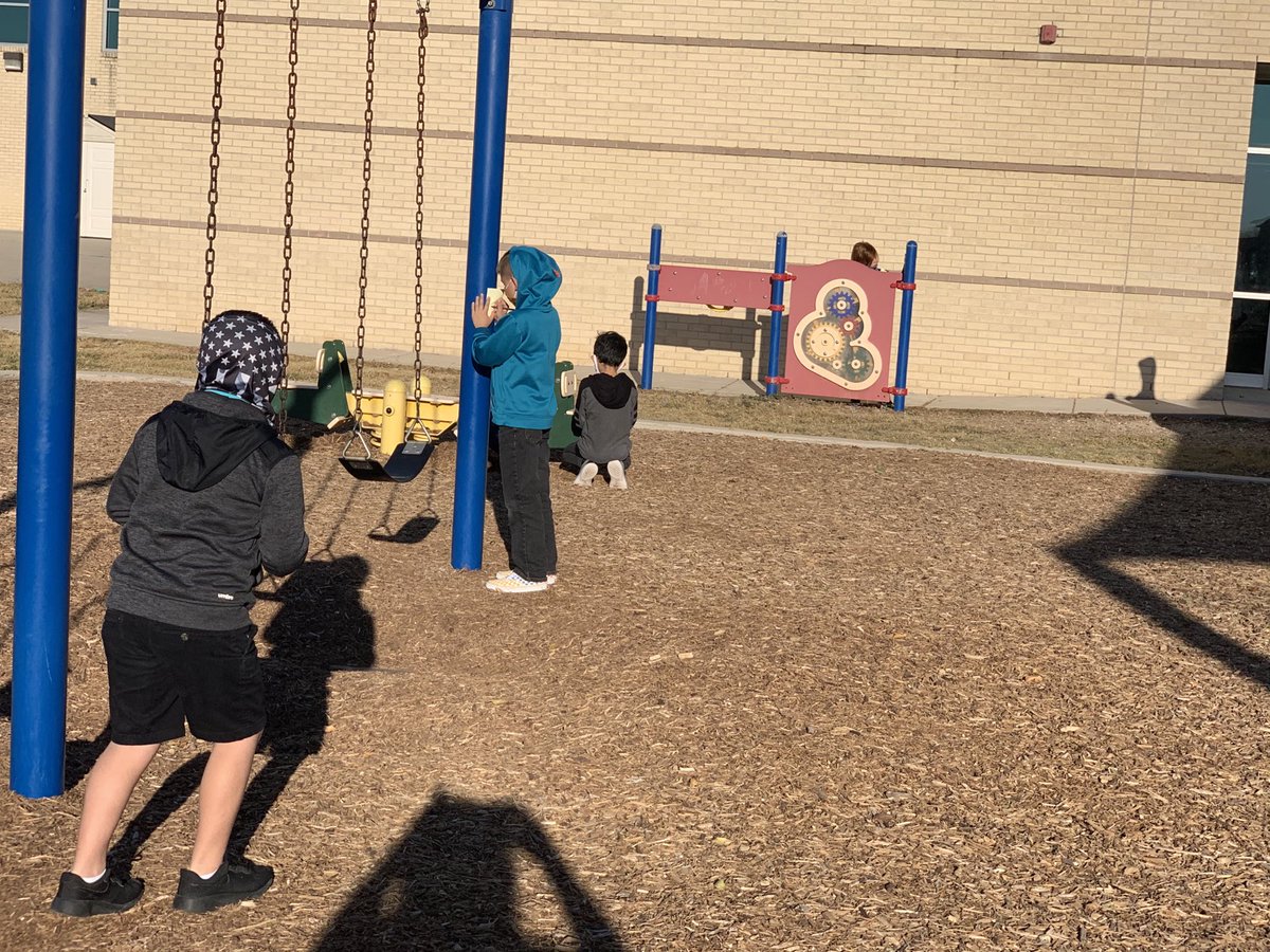 DesireeOlmos2's tweet photo. ⁦@FEScomal⁩ ⁦@WoodsComal⁩ Investigating push and pull forces on the playground! https://t.co/Ubp50Ngl1F
