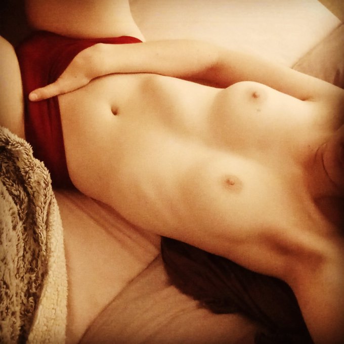 D&eacute;sir nocturne 🍆 https://t.co/EZNKm3g9EN<a href="/tag/cameltoegirl"class="tags"><span>#cameltoegirl</span></a>