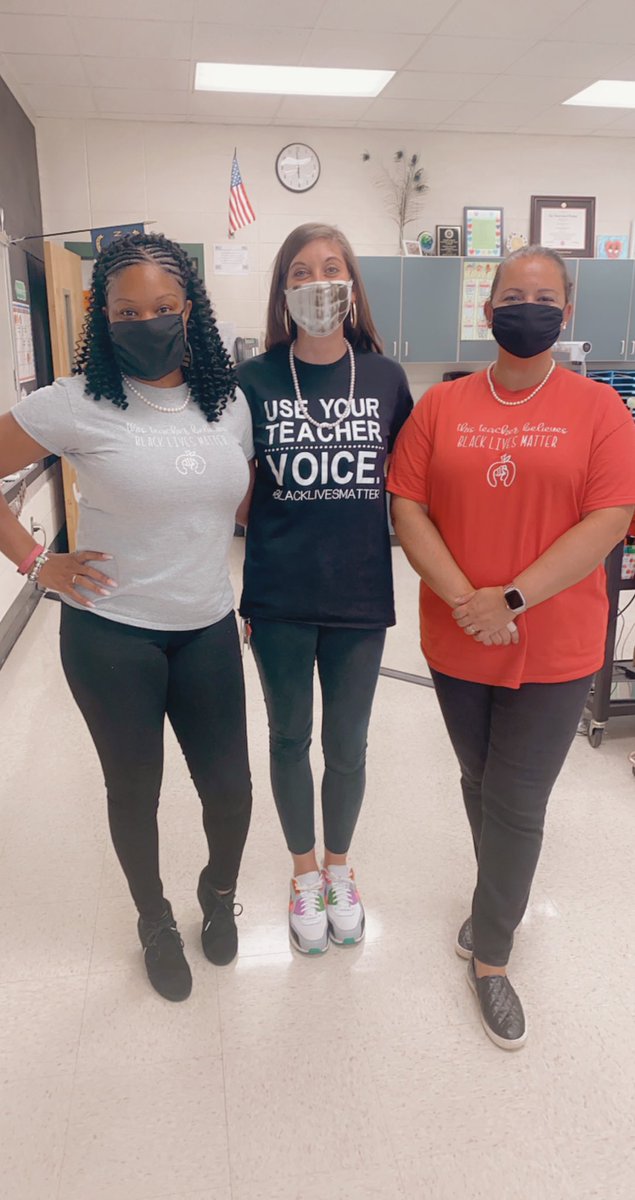 AnyeaGibson's tweet photo. Together We Rise! #PearlsforRBG #thisteacherbelievesblacklivematter https://t.co/O1cttR7Co6