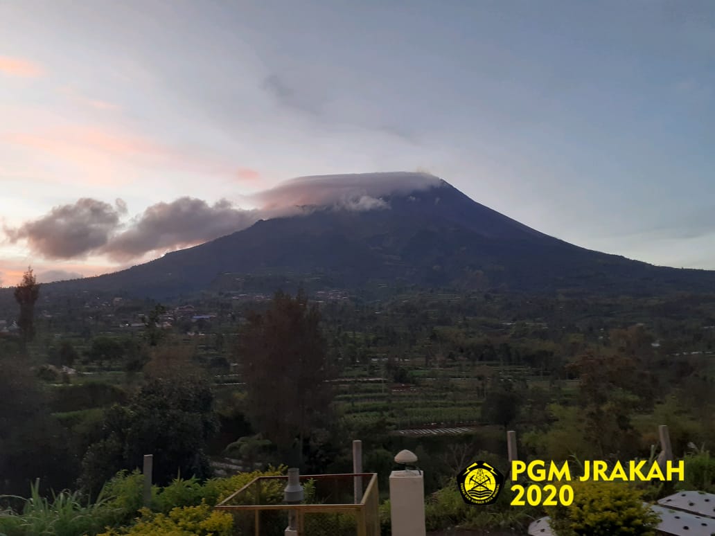 BPPTKG's tweet photo. 05:57 Via PGM.Jrakah visual #Merapi berkabut, suhu udara 17.0 ยฐC, kelembaban 90 %rh, pressure 759.0 hpa, angin perlahan ke barat.
#statuswaspada https://t.co/AbIMsYg0Bb