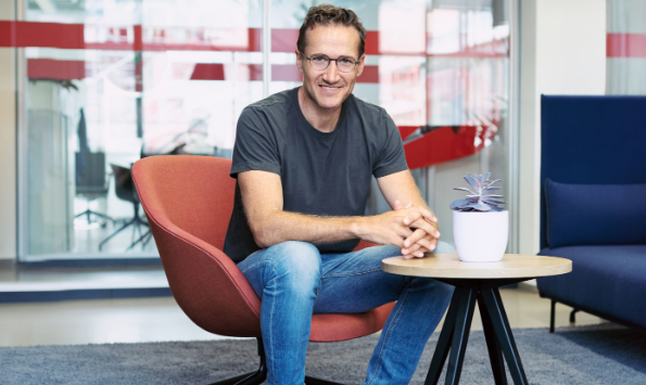 Prosus_Ventures's tweet photo. Meet the visionary behind #onlinedeliveryplatform @deliveryherocom https://t.co/7Cz6Gzpi2b https://t.co/8MeKZdeipJ