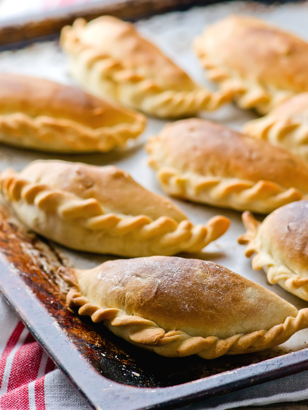 Talk about comfort food — Chef Nacho’s handmade Peruvian empanadas are the savory, carb-wrapped dream we wish we were feasting on right about now. Join us this Sunday: bit.ly/387kEsP