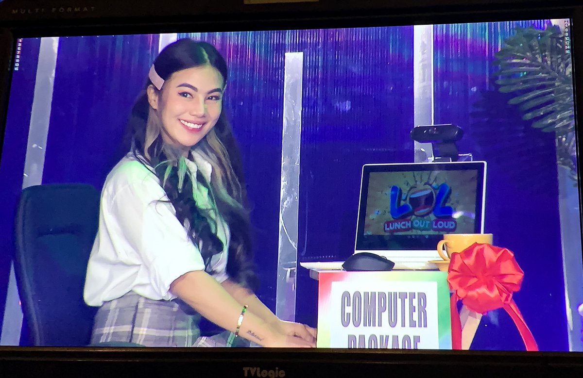 Mylene082000's tweet photo. Ang bait na studyante ni AYUDA G. diba nyahahaha🤣

Sabay sabay tayo manuod ng Lunch out loud PH mga kapatid! Sa TV5☺️ comment kayo sa facebook page pwede kayo manalo ng limpak limpak na salapi! Dali mga kaAYUDA! Sali na! Happy lang😃

#AyudaG #LoltasticSaSaya https://t.co/LuE7uydIKa