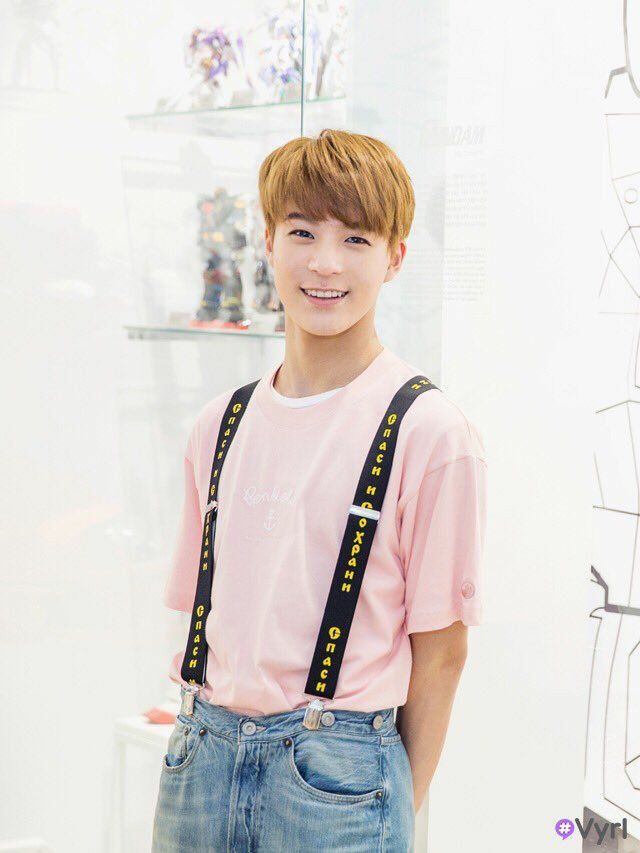 jenrenoren's tweet photo. JENO~ he was so cute and fluffy back then, now he's wrecking everyone's bias list. my baby grew up so beautifully🥰 https://t.co/C7CYNakQHU