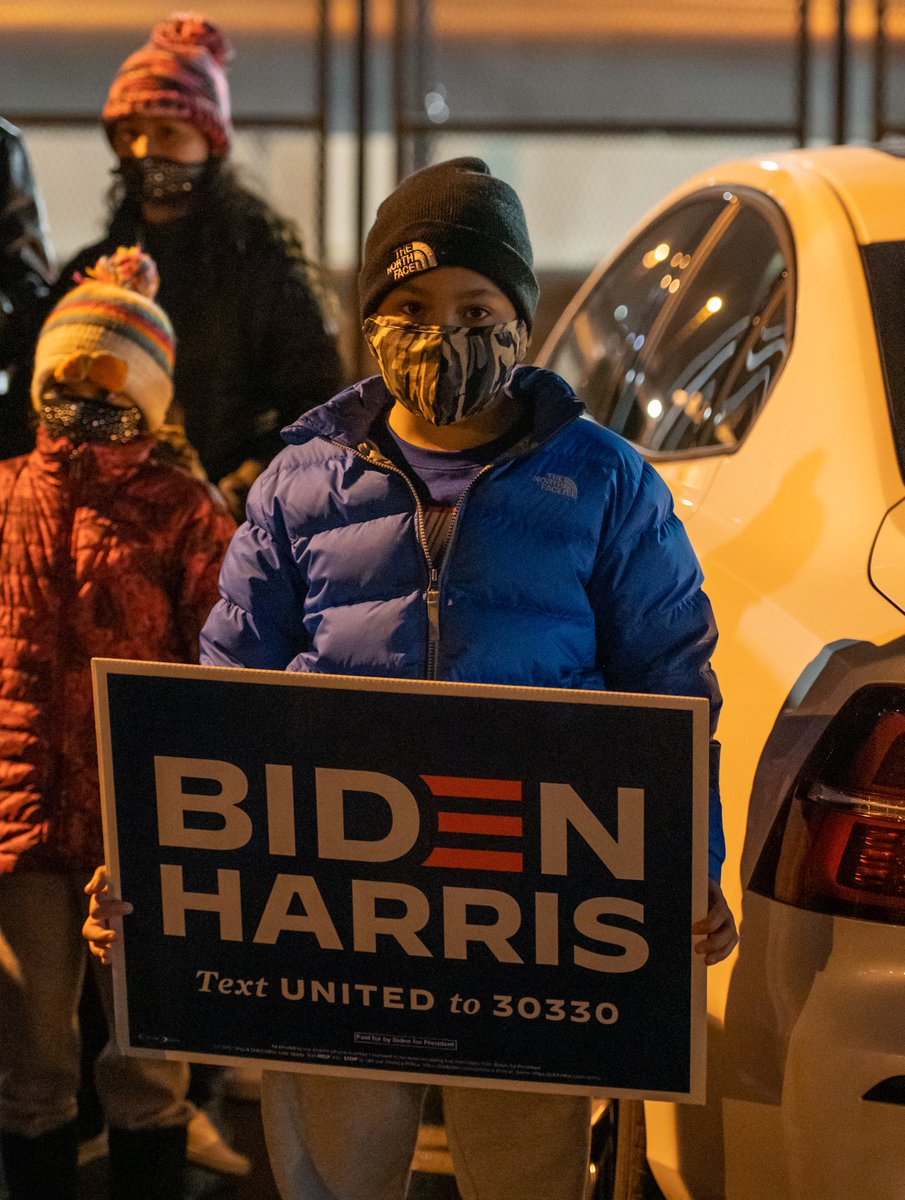BrandonBolinski's tweet photo. @JoeBiden and @KamalaHarris supporters standing by at the Wilmington Riverfront. 

#JoeBiden #ElectionDay #Elections #Voting #Wilmington #Delaware #News #DelawarePhotographer https://t.co/1eKeziavip