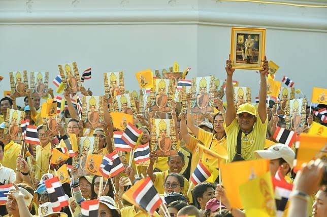 Smorrapoom2's tweet photo. รวมใจภักดิ์ รักในหลวง #4พยเรารักในหลวง https://t.co/vFsGbVaRf7