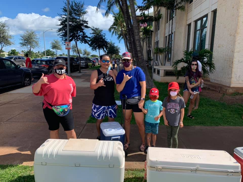 HSTAvoice's tweet photo. HSTA members and staff were among those who donated supplies and passed out pizza, snacks, water, even sunscreen as hundreds waited in line for hours to vote at Kapolei Hale. Mahalo @CommonCauseHI for coordinating this volunteer response! #HSTAvotes #HIvoted #EveryVoteCounts https://t.co/55RWDtW2nv