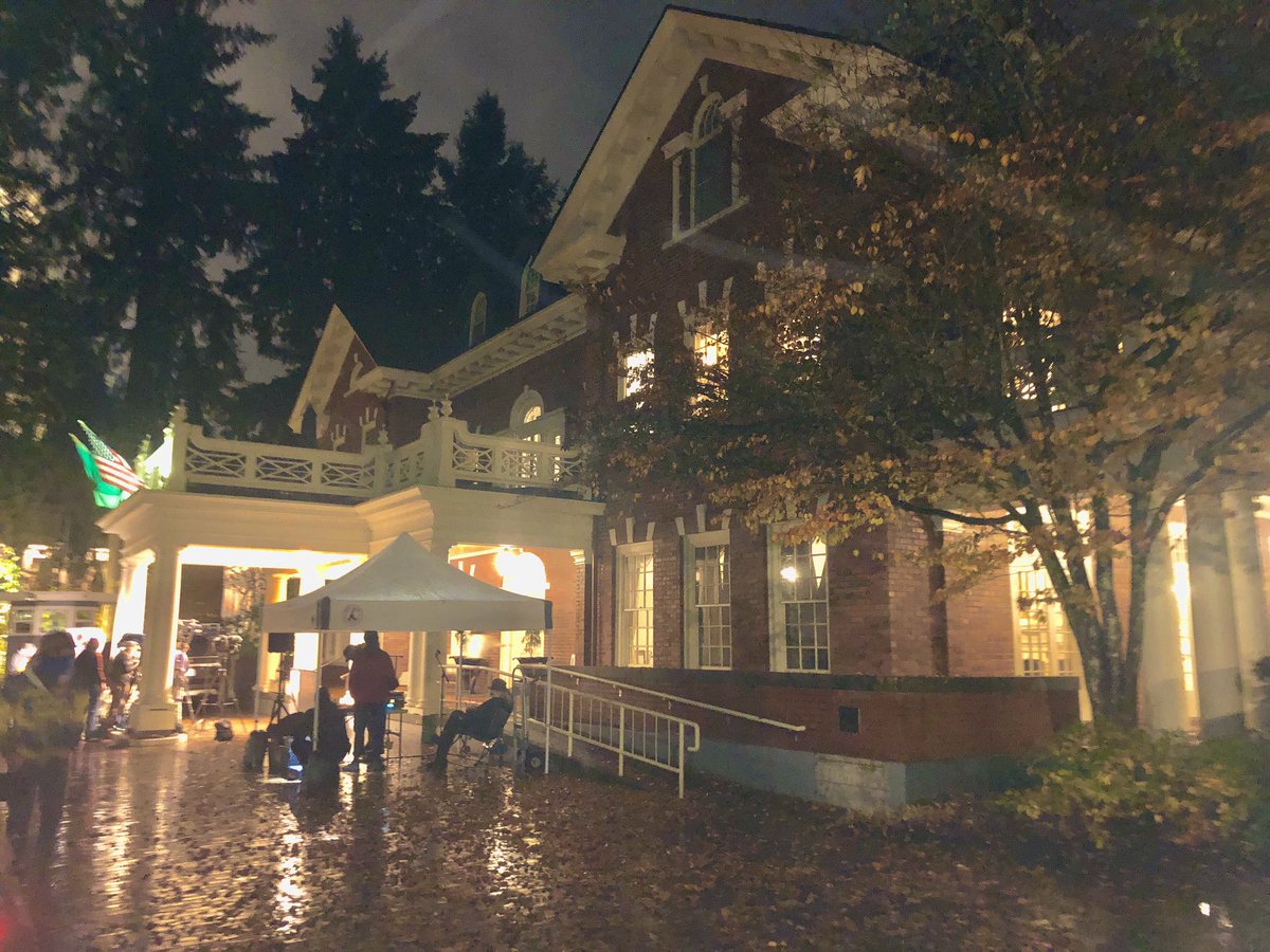GaryKIRO7's tweet photo. Here’s a rare look at the Governor’s Mansion for the first-ever Election Night press gathering for  @GovInslee who we expect to speak to us within minutes. AP just declared Inslee the winner. First 3-term Gov in WA in 43 years. See it live @KIRO7Seattle https://t.co/CO8pOuzFni