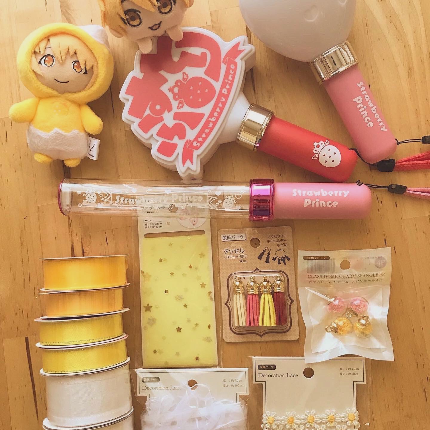 紗香 100均の材料でペンライトリボンと うちわ文字を作りました リボンとレースはセリア 色画用紙はダイソーで購入しました 作り方はyoutubeを参考にしてます すとぷり すとぷり手芸部 T Co Szrzzrtidw Twitter