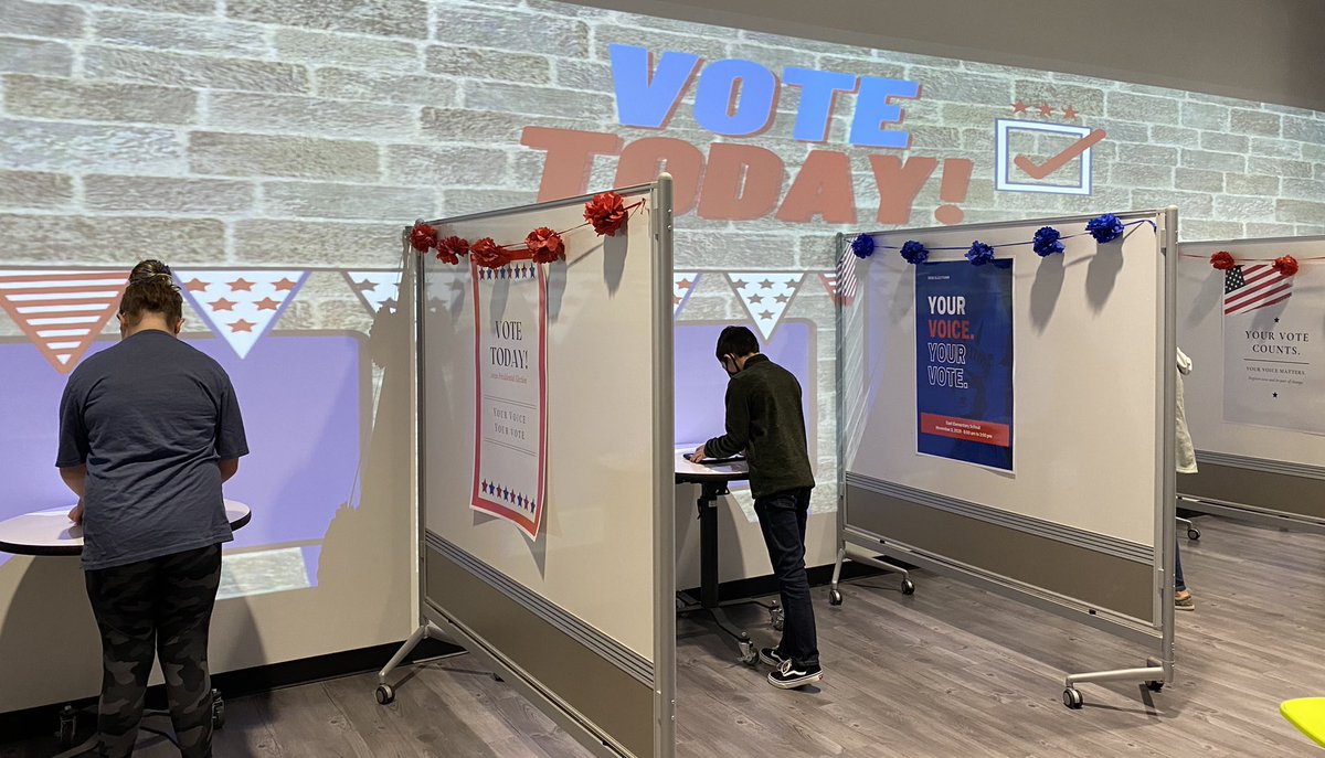 gabbyelopez_'s tweet photo. @LCISDeast our students participated in a mock election thanks to @MrsBriggsEast and @LattimoreC! Thanks for creating this amazing experience for our students. #EEpirates https://t.co/806Y8D4NKM