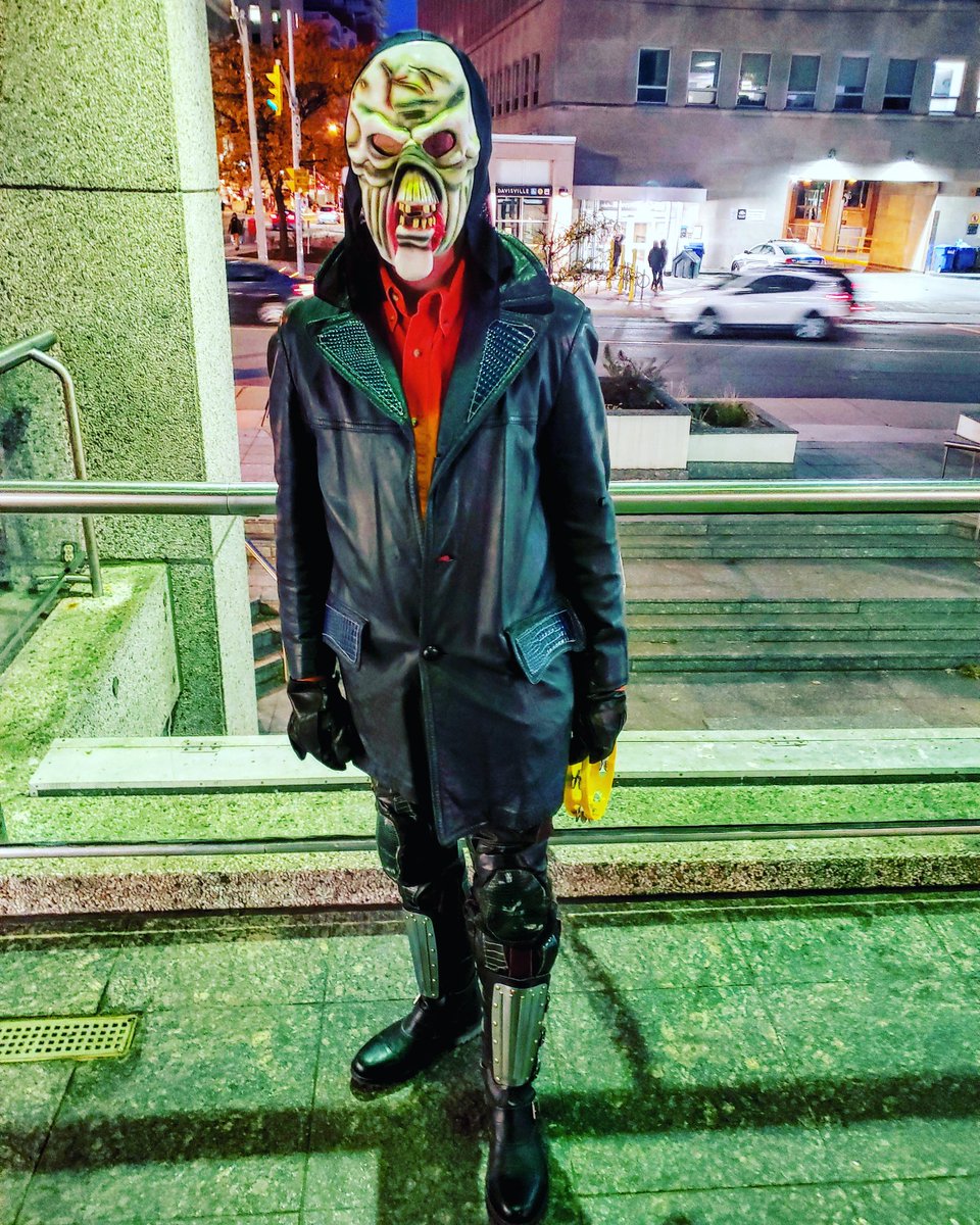 NickolasHadzis's tweet photo. My friend Lionel's costume on Halloween 
#manwithamask #halloween2020 https://t.co/Puzi4USdUj