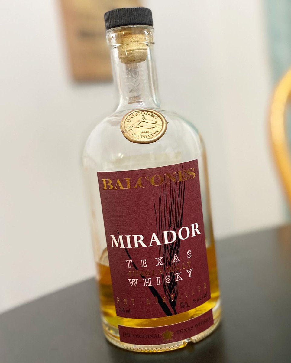 KaylaHallmark_'s tweet photo. Election Day necessities ✅🥃🇺🇸 Cheers, y’all ❤️ #ElectionDay2020 #cheers #whiskey https://t.co/WxpBNvlxwi